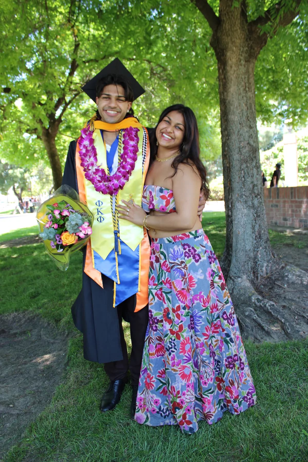 Paras Jain con toga en su celebración de graduación
