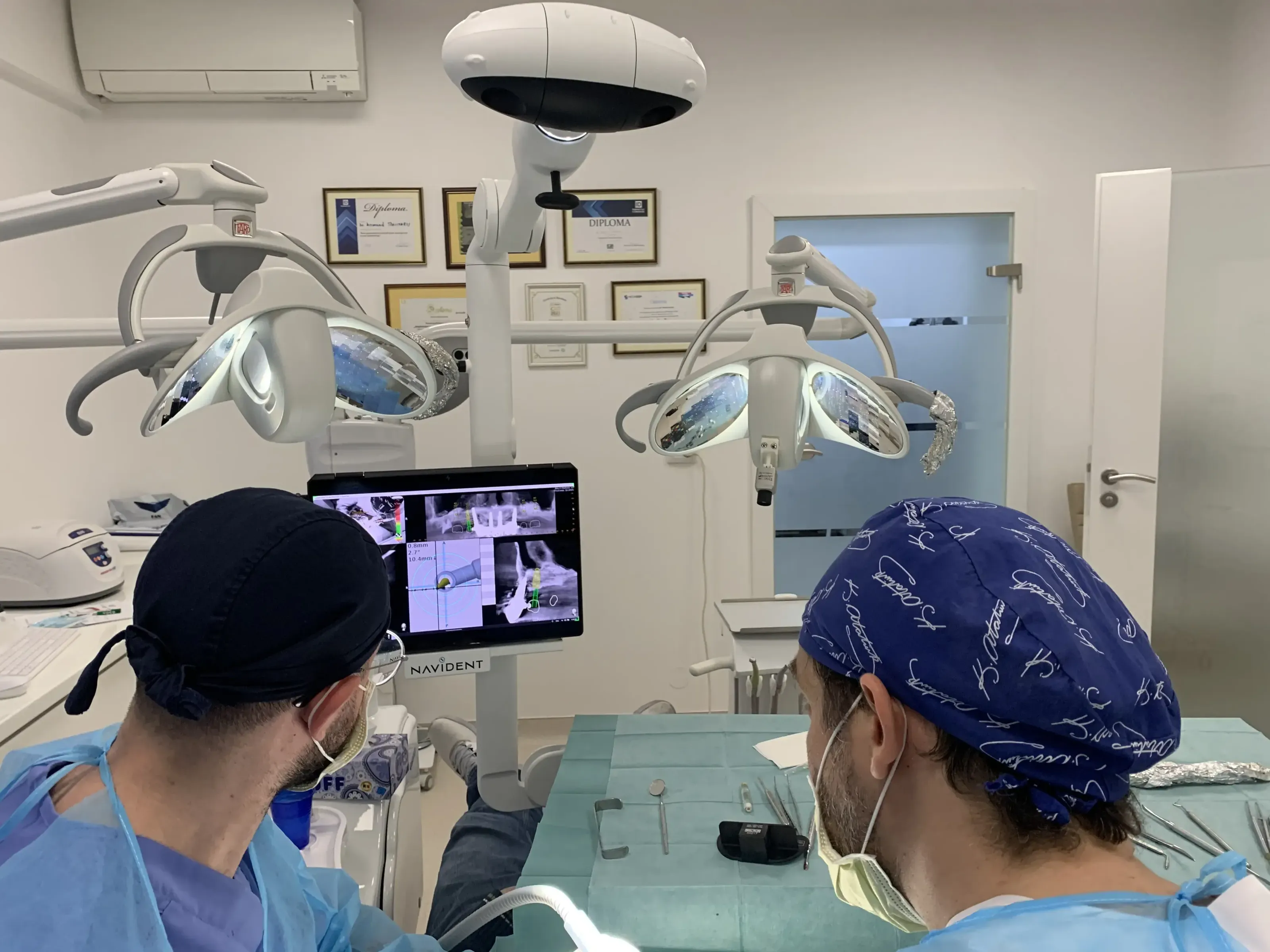 Implant surgery under dynamic navigation in the operatory